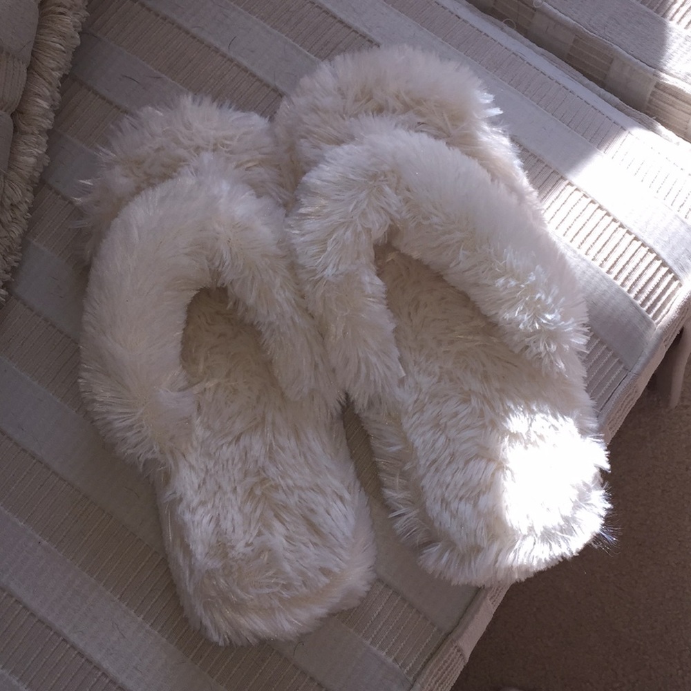 Fuzzy white sandal slippers.